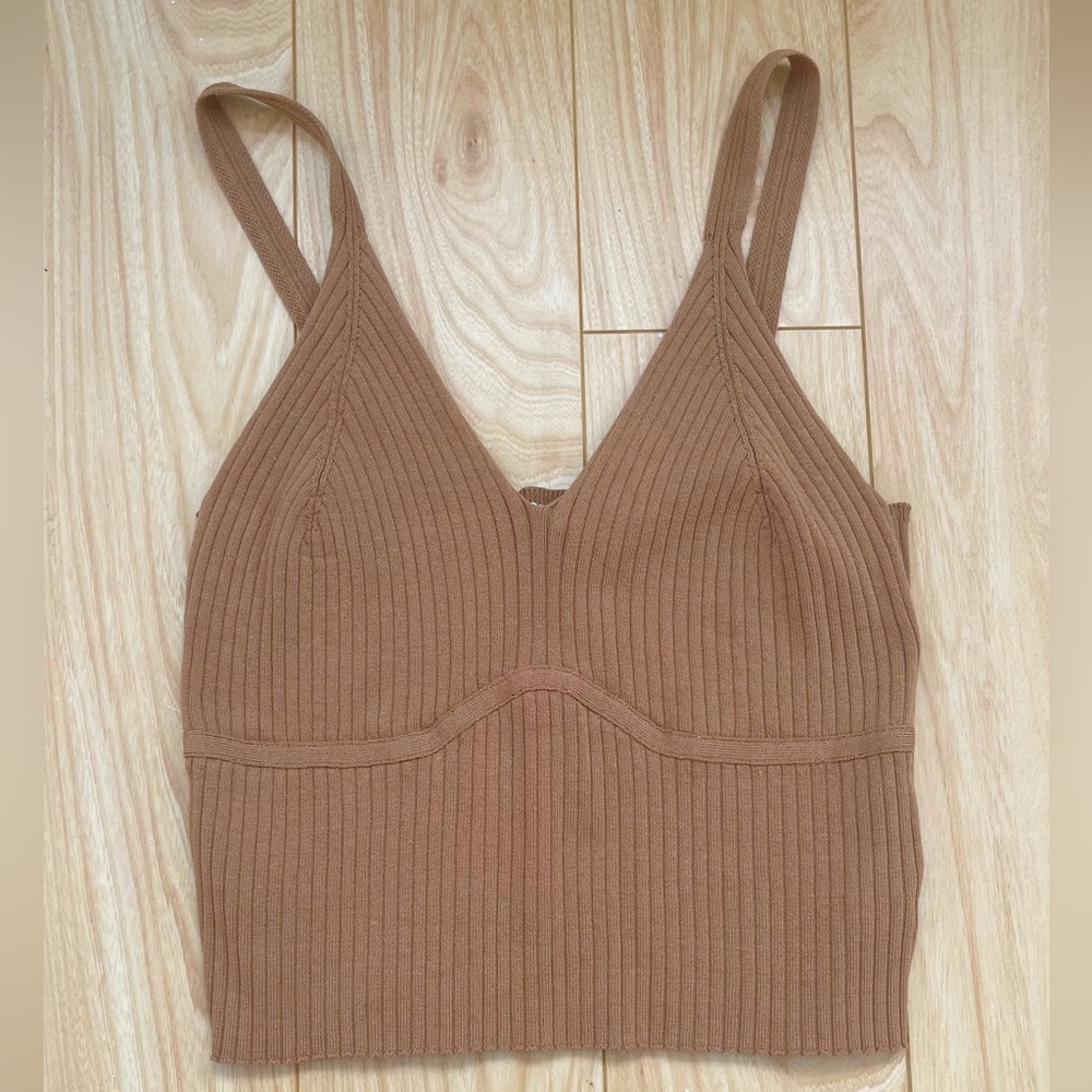Hem & Thread | Ribbed Crop Top - Picture 2 of 3